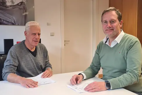 Il direttore d'Ufficio dell'Ispettorato del catasto insieme all'assessore all'Edilizia pubblica e Patrimonio Massimo Bessone per discutere del nuovo bando per aspiranti conservatrici e conservatori del Libro fondiario (Foto: ASP/Igor Cocca)