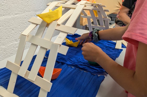 Die Themen der Sommerakademie Sapientia ludens reichten wieder von Naturwissenschaften und Architektur über Theater und Medien bis hin zu Mathematik und Robotik. (Foto: LPA/Arbeitsbereich Begabungs- und Begabtenförderung der Pädagogischen Abteilung der Deutschen Bildungsdirektion/Daniela Watschinger)