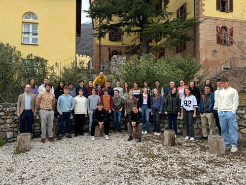 25 Oberschülerinnen und Oberschüler nahmen an der diesjährigen 27. Mathematik-Modellierungswoche auf Schloss Rechtenthal teil. (Foto: LPA/Christof Wiedmair)