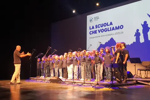 La scuola italiana ha inaugurato ufficialmente il nuovo anno formativo con un evento dedicato all'informazione, all’orientamento e alla condivisione tenutosi nella mattinata del 17 settembre in un affollato Teatro Comunale di Bolzano, che ha ospitato circa 700 studentesse e studenti. (Foto: USP)