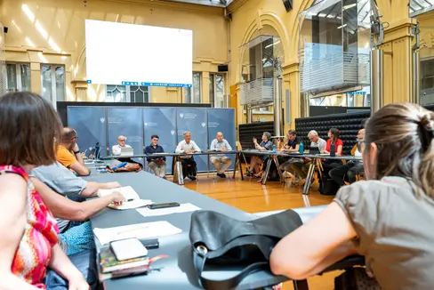 Land und Gewerkschaften am Verhandlungstisch: In Bozen wurde am 17. Juni über die strukturelle Gehaltserhöhung für die öffentlichen Bediensteten gesprochen. (Foto: LPA/Fabio Brucculeri)