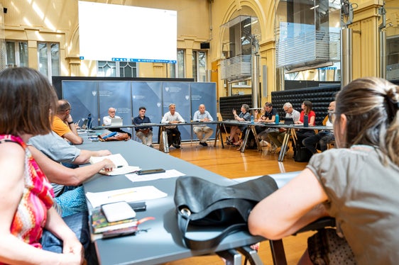 Land und Gewerkschaften am Verhandlungstisch: In Bozen wurde am 17. Juni über die strukturelle Gehaltserhöhung für die öffentlichen Bediensteten gesprochen. (Foto: LPA/Fabio Brucculeri)