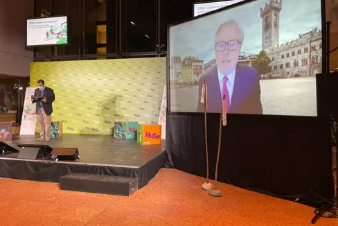 Con un video-messaggio di Pat Cox è stata inaugurata ieri sera al Muse di Trento la mostra sul futuro dei trasporti (Foto: Ufficio Stampa Trentino)