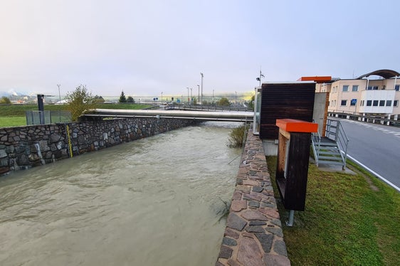 Il livello dell'acqua dell'Isarco a Vipiteno questa mattina. (Foto: USP/Ufficio provinciale per l'idrologia e le dighe)