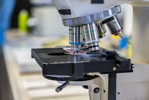 Per celebrare il suo 50° anniversario, il Laboratorio Biologico della Provincia organizza una giornata delle porte aperte il 21 maggio dalle 14.00 alle 18.00. Alle 14.30 si terrà una conferenza stampa con l'assessore provinciale Peter Brunner. (Foto: USP/Greta Stuefer)