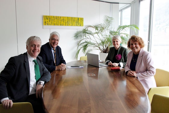 Da sinistra: i diplomatici Prummer e Strohmayer con la direttrice del Dipartimento Michela Morandini e la vicepresidente della Provincia e assessora provinciale Rosmarie Pamer (Foto: ASP/Hannes Wisthaler)
