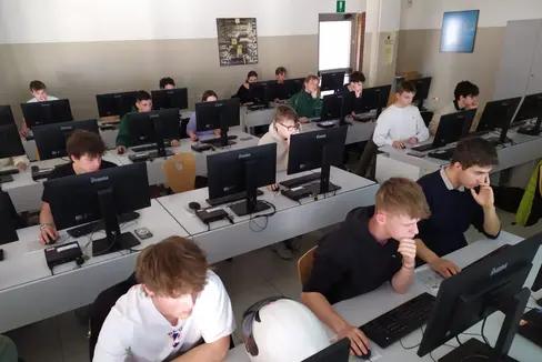 Auch Schülerinnen und Schüler der WFO Kunter in Bozen nahmen am Landesquiz teil. (Foto: LPA/Paolo Debertol).