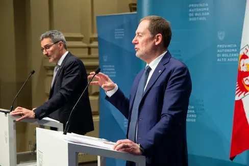 Im landeseigenen Gebäude in der Bozner Vittorio-Veneto-Straße 5 sollen italienische Vereine und Verbände gemeinsam untergebracht werden. Dem Vorschlag von Landesrat Bessone zur Adaptierung des Gebäudes hat die Landesregierung zugestimmt. (Foto: LPA/Fabio Brucculeri)