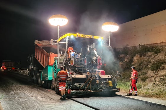 Diese Woche (vom 6. bis zum 10. Oktober) werden auf der Pustertaler Staatsstraße Asphaltierungsarbeiten durchgeführt. (Foto: LPA/Straßendienst)