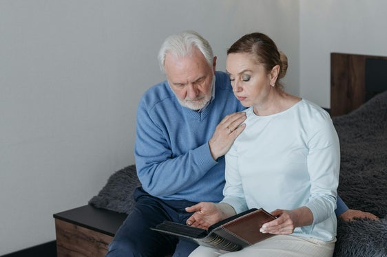 Demenz stellt Betroffene und Angehörige vor große Herausforderungen. Die Landesregierung hat am 29. Juli auf Vorschlag von Gesundheitslandesrat Hubert Messner einen Landesplan beschlossen, der neue Wege in der Behandlung und Betreuung von Menschen mit Demenz und Alzheimer aufzeigt. Ziel ist es, deren Lebensqualität gezielt zu verbessern. (Foto: LPA/Pexels. Das Foto darf nur in Zusammenhang mit dieser Pressemitteilung verwendet werden.)