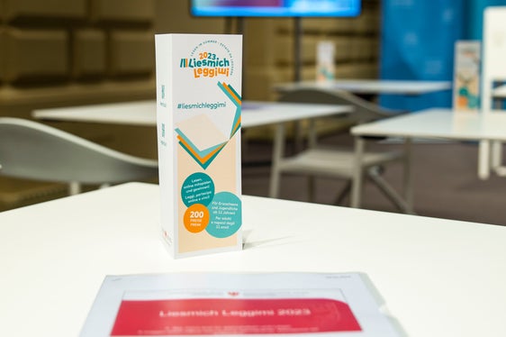 Liesmich-Leggimi 2023 heißt die neue Sommerleseaktion: Jugendliche ab elf Jahren und Erwachsene, die Bücher lesen, kommentieren und Fragen beantworten, können Preise gewinnen. (Foto: LPA/Fabio Brucculeri)