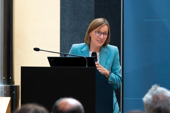 L'assessora Magdalena Amhof: Ogni dipendente apporta un grande valore aggiunto all'amministrazione provinciale attraverso le proprie competenze individuali. (Foto: ASP/Fabio Brucculeri)