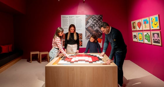 Südtiroler Archäologiemuseum: Einblicke in die Aktion „The Loft“ zum Thema Wohnen in Südtirol im Lauf der Jahrtausende. (Foto: Südtiroler Archäologiemuseum/Manuela Tessaro)