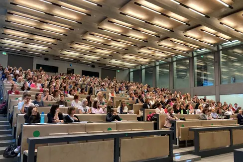 Alla “Brima Primar”, conferenza sulla didattica della matematica a Bressanone, circa 400 partecipanti hanno ricevuto consigli per la prima educazione matematica nella scuola dell’infanzia e primaria. (Foto: ASP/Direzione istruzione e formazione tedesca/Anna Uhl)