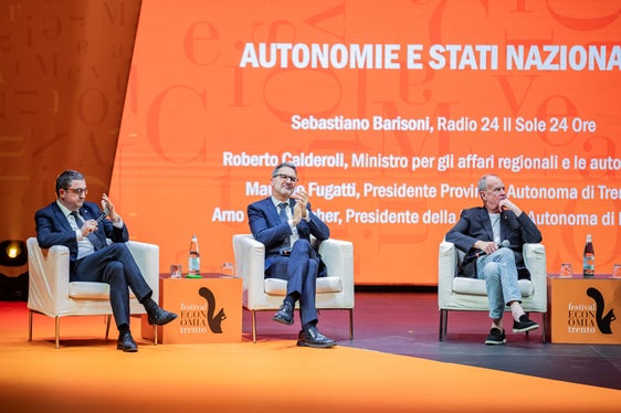 Da sinistra, il presidente della Provincia autonoma di Trento Maurizio Fugatti, il presidente della Provincia autonoma di Bolzano Arno Kompatscher e il ministro per gli Affari regionali e le Autonomie Roberto Calderoli. (Foto: Michele Lotti - Archivio Ufficio stampa Provincia autonoma di Trento)