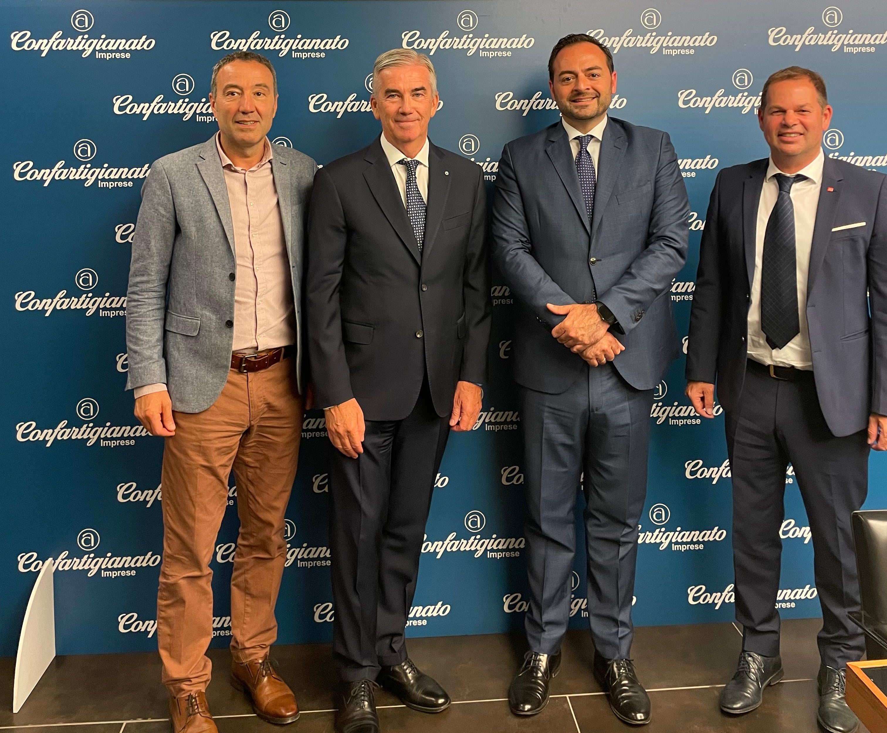 lvh-Direktor Walter Pöhl (von links), Confartigianato-Präsident Marco Granelli, Wirtschaftslandesrat Marco Galateo und lvh-Vizepräsident Hannes Mussak sprachen über die Ausbildung im Handwerk. (Foto: LPA)