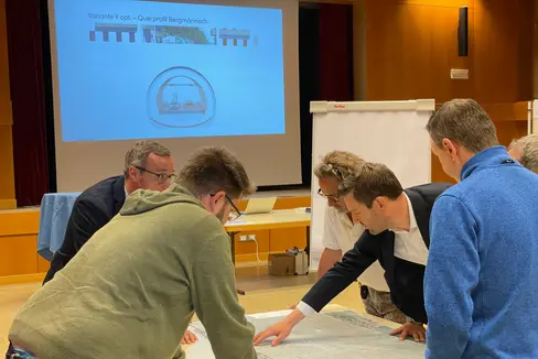 Ressortdirektor Martin Vallazza hat in Partschins über die geplante Umfahrung für Rabland informiert. (Foto: LPA/Ingo Dejaco)