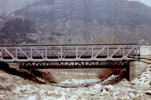 A Laces, il ponte sul rio Plima, risalente agli anni '20, non può più essere risanato a causa dei gravi danni da corrosione, verrà quindi demolito e ricostruito. (Foto: USP/Ripartizione Infrastrutture)