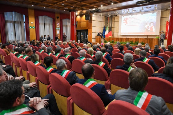 Sala “Maria Ida Viglino” del Palazzo della Regione di Aosta gremita per le celebrazioni del 79° anniversario dell’Autonomia e del 77° anniversario dello Statuto di autonomia della Regione Valle d’Aosta. (Foto: Ufficio stampa Regione autonoma Valle d'Aosta)