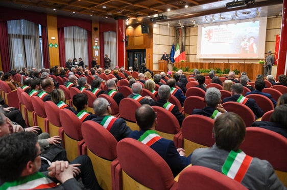 Sala “Maria Ida Viglino” del Palazzo della Regione di Aosta gremita per le celebrazioni del 79° anniversario dell’Autonomia e del 77° anniversario dello Statuto di autonomia della Regione Valle d’Aosta. (Foto: Ufficio stampa Regione autonoma Valle d'Aosta)
