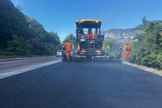 53 neue Fahrzeuge und Spezialgeräte sowie 58 Fahrzeuge im Eintausch sieht das Ankaufsprogramm 2026 des Straßendienstes vor. Im Bild ein Fahrzeug des Straßendienstes, das erst vor wenigen Jahren in Dienst gestellt wurde, ähnliche Modelle werden angekauft. (Foto: LPA/Straßendienst)