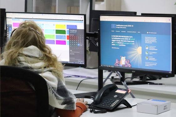Tante le domande sul Green Pass fra quelle che ogni giorno ricevono una risposta dal Telefono del cittadino grazie ai suoi operatori. (Foto: ASP/Maja Clara)