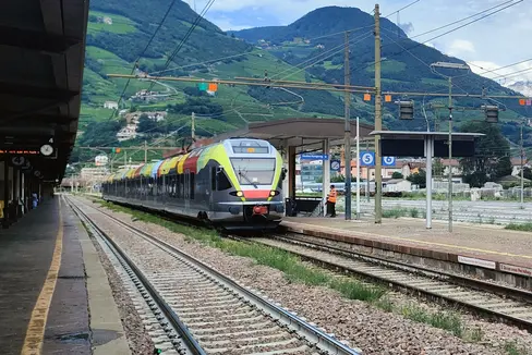 Dal 12 al 18 agosto tra Bressanone e Brennero è stato previsto un periodo di sospensione al traffico ferroviario per effettuare lavori sulla linea ed è stato previsto un servizio autobus sostitutivo con la linea B100. (Foto: USP/Alessandro Veronesi)
