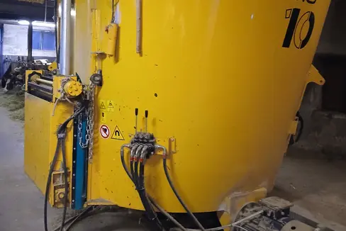 Fütterungssysteme (eines davon im Bild) werden nach dem Beschluss der Landesregierung als neue förderfähige Maschinen eingeführt. (Foto: LPA/Landesamt für Landmaschinen und biologische Produktion)