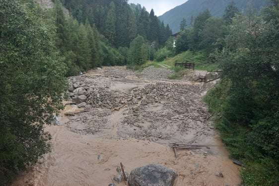 An die 3000 Kubikmeter Murmaterial hat der Hölderlegraben nach dem Starkregenereignis gestern bis zum Zusammenfluss mit der Plima mitgeführt. (Foto: LPA/Landesamt für Wildbach- und Lawinenverbauung West)