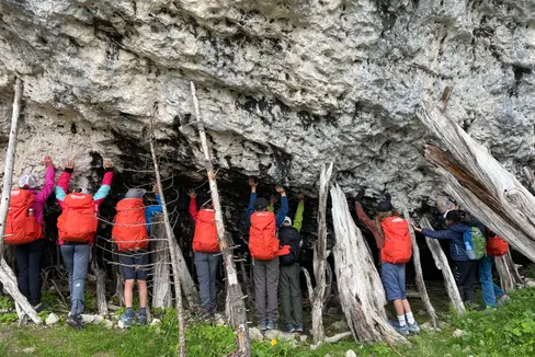 Il progetto degli Junior Ranger nei parchi naturali dell'Alto Adige tornerà anche nell'estate 2026: i bambini impareranno a rapportarsi con la natura e a comportarsi in sicurezza in montagna. (Foto: USP/Ufficio Natura)