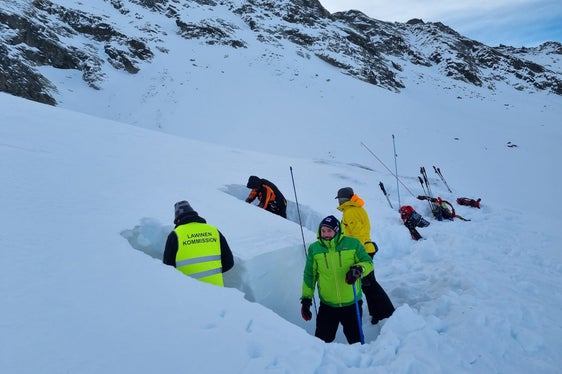 Lawinenkommissionsmitglieder bei der Fortbildung am Klausberg in der Gemeinde Ahrntal (Foto: LPA/Landesamt für Meteorologie und Lawinenwarnung/Harry Riedl)