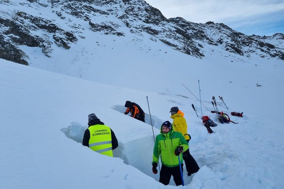 Un momento del corso a Plan fornito ai membri delle commissioni valanghe. (Foto meteorologia e prevenzione valanghe/Harry Riedl)