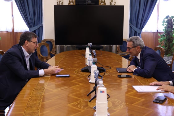 L'incontro tra il ministro Giorgetti (a sinistra) e il presidente Kompatscher si è tenuto nella sede di via XX Settembre del MEF. (Foto: Ministero dell'Economia e delle Finanze)