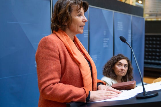 L'assessora Maria Hochgruber Kuenzer nel corso del suo intervento (Foto: ASP/Fabio Brucculeri)