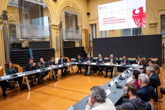 Il 25 novembre la Consulta culturale provinciale si è riunita per la prima volta in questa legislatura. La Consulta è composta da membri di tutti e tre i gruppi linguistici, provenienti da diversi ambiti della vita culturale. (Foto: USP/Fabio Brucculeri)