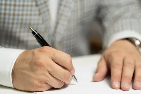 Wie sieht eine Patientenverfügung aus und mit wem sollte sie verfasst werden? Diese und andere Fragen werden bei den Infoabenden des Landesethikkomitees behandelt. (Foto: Pixabay/Sozavisimost)