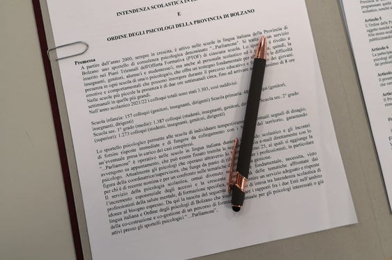 Das Einvernehmensprotokoll ist die Basis dafür, die Zusammenarbeit zwischen der italienischen Bildungsdirektion und der Psychologenkammer weiter auszubauen, u.a. um die Aus- und Weiterbildung von Schulpsychologinnen und Schulpsychologen zu stärken. (Foto: LPA/Italienische Bildungsdirektion)