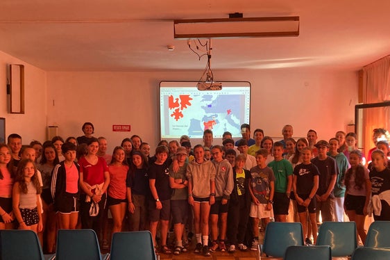 Circa 60 ragazzi e ragazze tra i 12 e i 15 anni hanno avuto la possibilità di trascorrere una settimana ricca di esperienze e nuovi incontri, in mezzo a boschi e prati, in un programma all'insegna del binomio fra natura e cultura (Foto: Euregio)