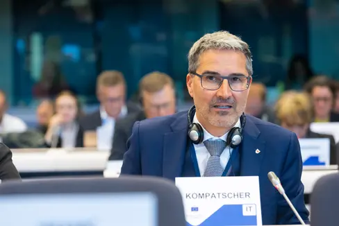 Il presidente Kompatscher al Comitato delle Regioni: Raggiungere la resilienza significa investire nelle infrastrutture, organizzare bene la cooperazione e promuovere l'innovazione (Foto: ASP/Javier Bernal Revert)