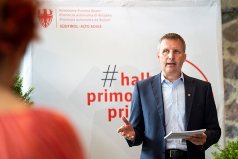 Gli investimenti nella foresta e nel territorio rurale sono il nostro compito fondamentale per il futuro, ha dichiarato l’assessore provinciale Luis Walcher riferendosi alla seconda parte delle sue competenze. (Foto: USP/Fabio Brucculeri)
