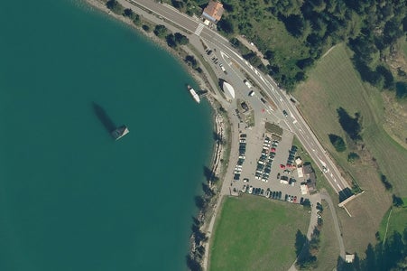 Graun im Vinschgau am Reschensee im Orthofoto (Quelle: Geobrowser Maps)