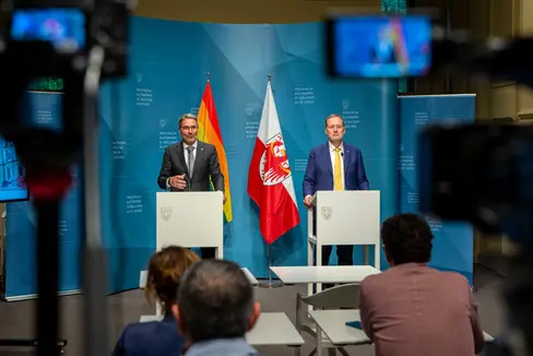 Il presidente Kompatscher e l'assessore Bessone nel corso della conferenza stampa di oggi (Foto: ASP/Fabio Brucculeri)