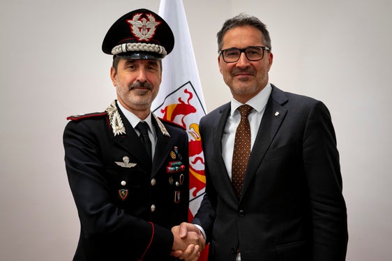 Landeshauptmann Arno Kompatscher begrüßte den neuen Kommandanten der Carabinieri-Einheit der Region Trentino-Südtirol, Brigadegeneral Stefano Paolucci, im Palais Widmann. (Foto: LPA/Fabio Brucculeri)