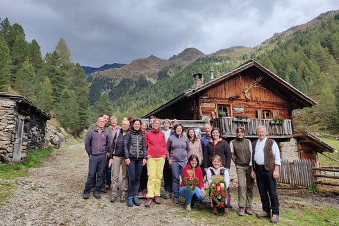Der Abschluss des Lehrgangs für Almpersonal 2022 fand vor kurzem auf der Huberalm im Mühlbacher Tal statt. (Foto: LPA/Landesamt für Natur)