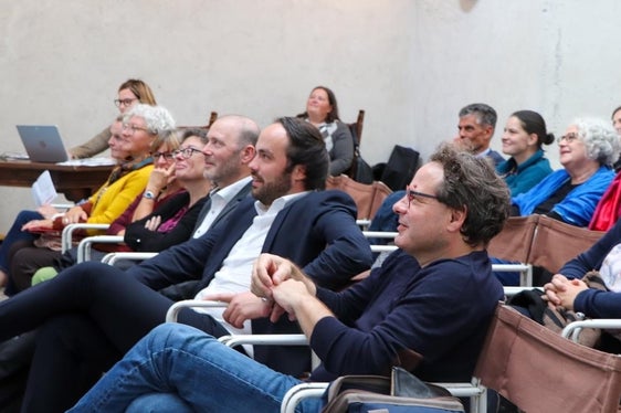 Landesrat Philipp Achammer und Abteilungsdirektor Volker Klotz (links) sowie Teßmann-Direktor Johannes Andresen (rechts) beim Bibliotheksforum 2022 (Foto: LPA/Amt für Bibliotheken und Lesen)