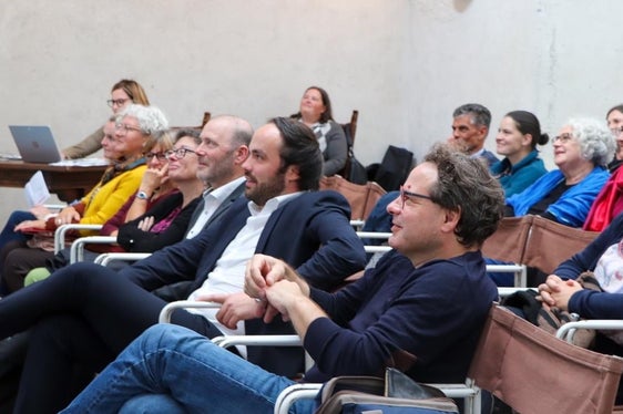 Landesrat Philipp Achammer und Abteilungsdirektor Volker Klotz (links) sowie Teßmann-Direktor Johannes Andresen (rechts) beim Bibliotheksforum 2022 (Foto: LPA/Amt für Bibliotheken und Lesen)