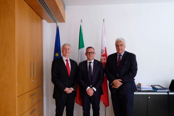 Da sinistra l'incaricato del Governo austriaco Karl Prummer, l'assessore provinciale Christian Bianchi e il console generale d'Austria a Milano Wolfgang-Lukas Strohmayer. (Foto: ASP/Gianluca Crocco)