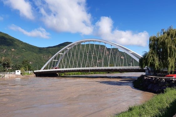 Pegel der Etsch heute mittags bei der Pfattner Brücke (Foto: Agentur für Bevölkerungsschutz/Amt für Hydrologie und Stauanlagen)