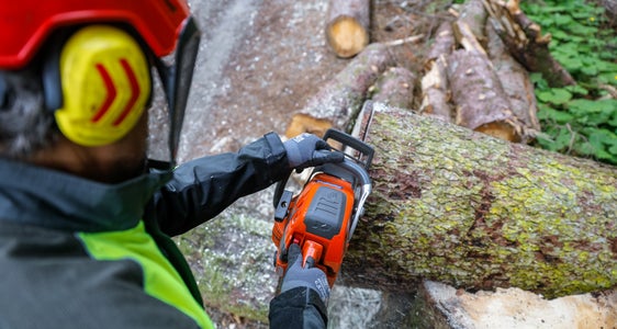 Il potenziamento del Corpo permanente dei Vigili del fuoco e del Corpo forestale provinciale è sempre più vicino. Su proposta dell’assessora provinciale al Personale Magdalena Amhof, la Giunta provinciale ha approvato la firma dei nuovi contratti e lo stanziamento dei fondi necessari. (Foto: USP/Oskar Verant)