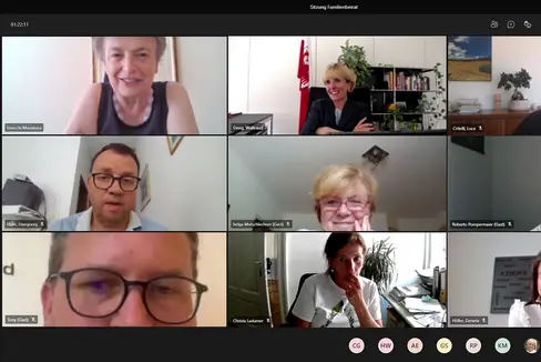 Der Familienbeirat des Landes unter Vorsitz von Landesrätin Deeg (2.v.l.) hat sich mit NISF-Vizepräsidentin Luisa Gnecchi (1.v.l.) über die staatliche Übergangsleistung Assegno Ponte ausgetauscht. (Foto: LPA/Carmen Kollmann)